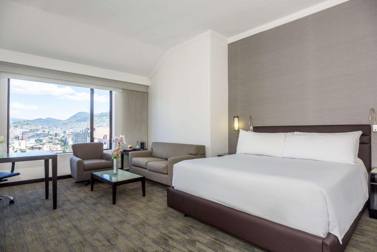 เอ็นเอช คอลเลคชั่น กีโต รอยัล Hotel ภายนอก รูปภาพ
