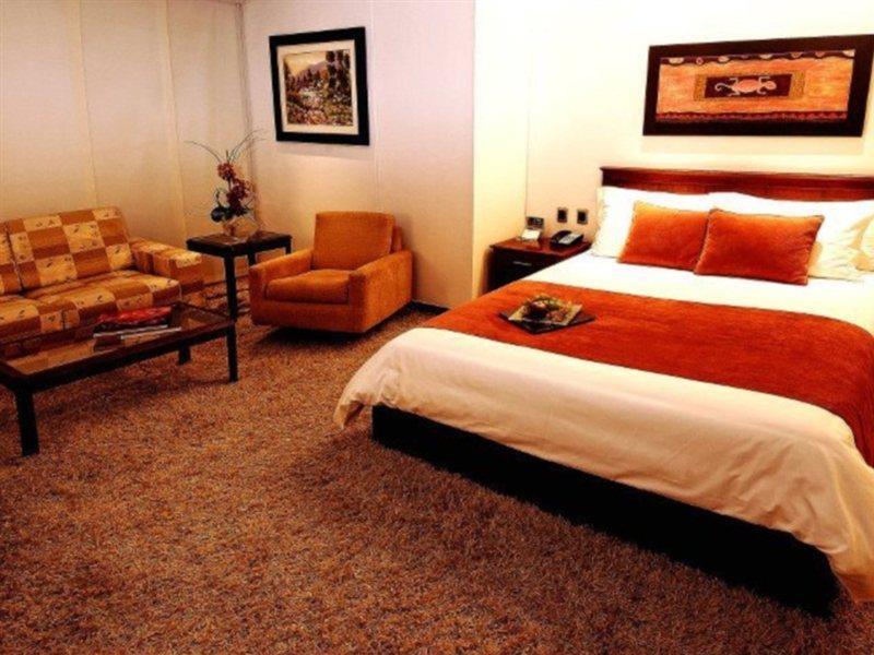 เอ็นเอช คอลเลคชั่น กีโต รอยัล Hotel ภายนอก รูปภาพ